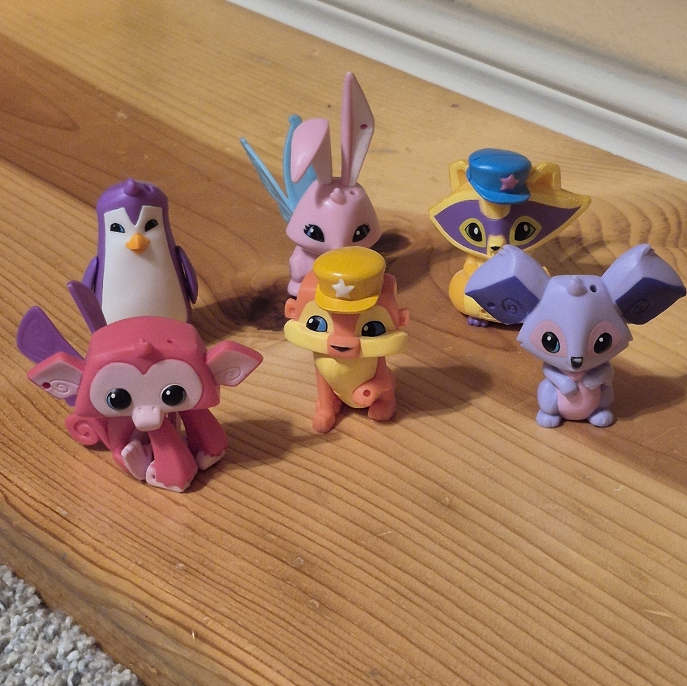Animal Jam Figures